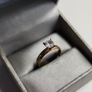 Elegant Gold Ring with Clear Stone Size 8.75